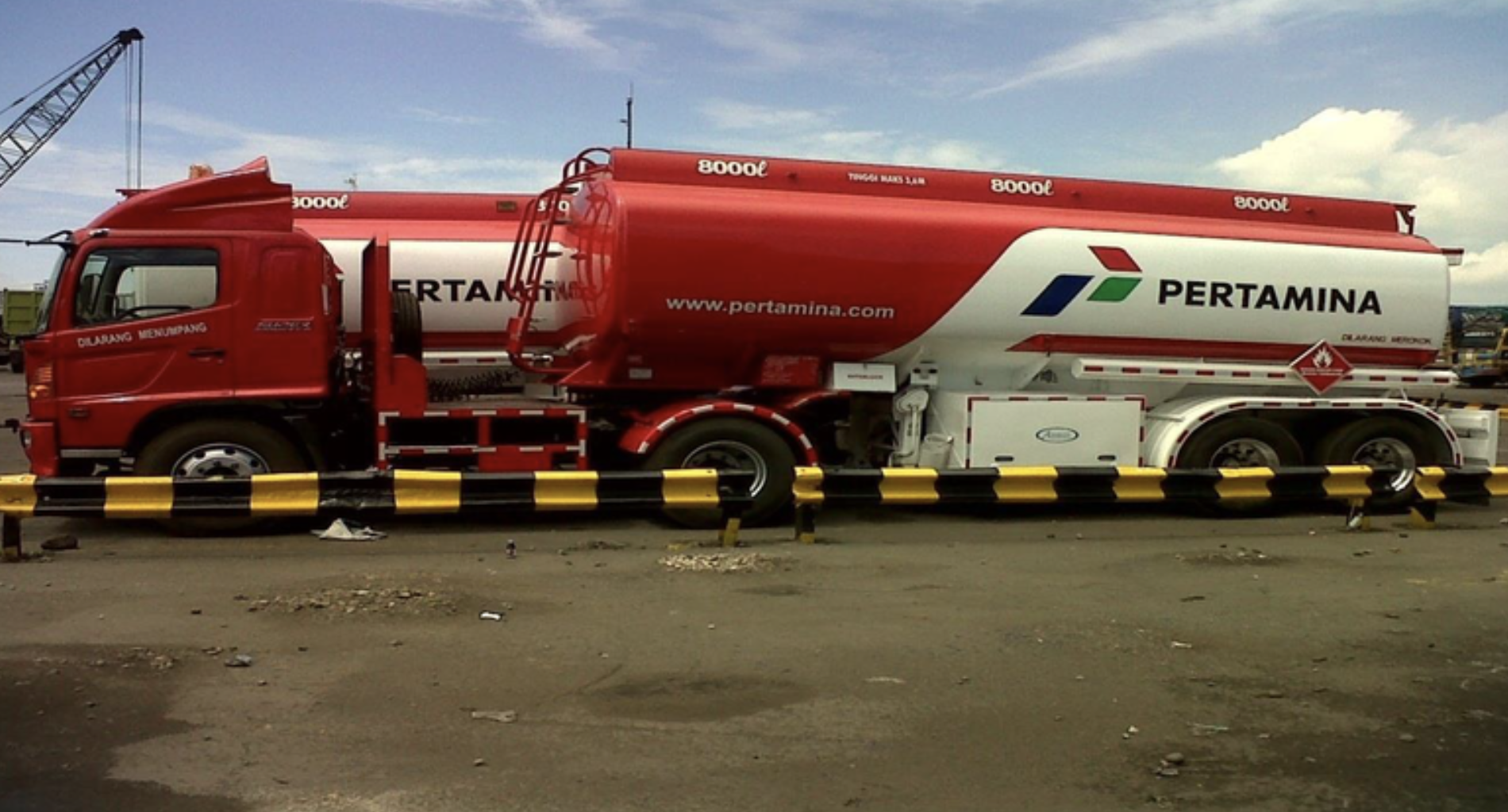 Shipment 2 unit truck tangki 24 KL PT. Elnusa Petrofin